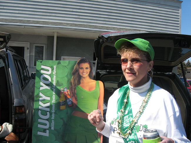 /pictures/ST Pats Float 2009 - No snow our guys keep draging/IMG_1404.jpg